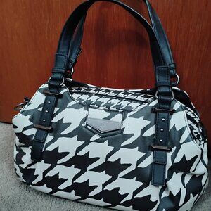 Simply Vera Wang Black & white Houndstooth purse        Never worn